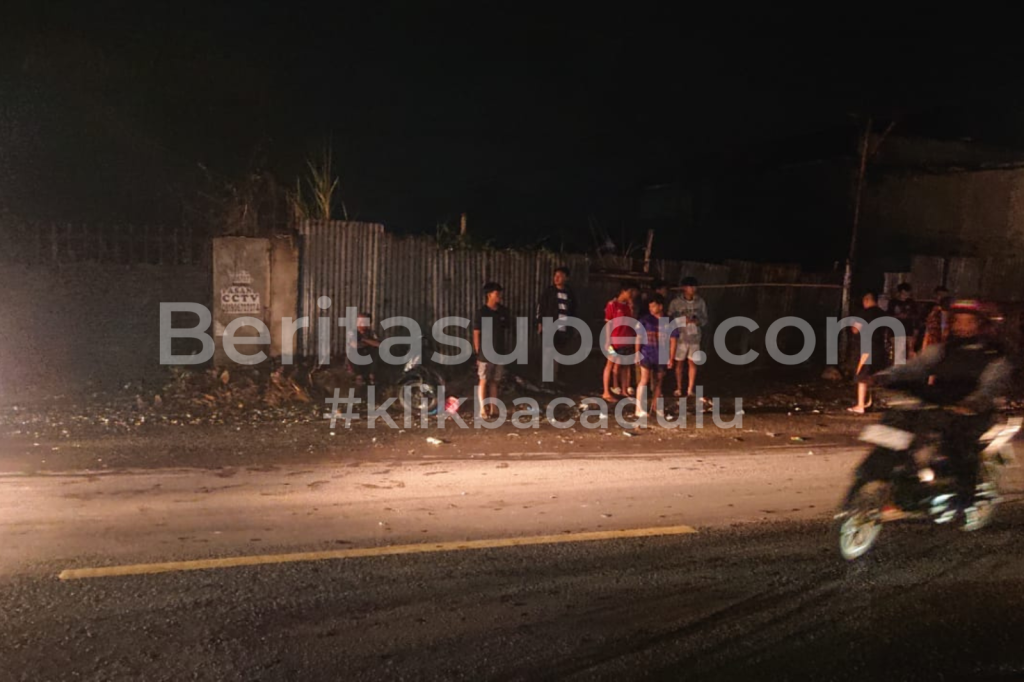 Kecelakaan di Jalan Raya Ciburuy: Motor Terjatuh, Mobil Tabrak Warung saat Menghindar