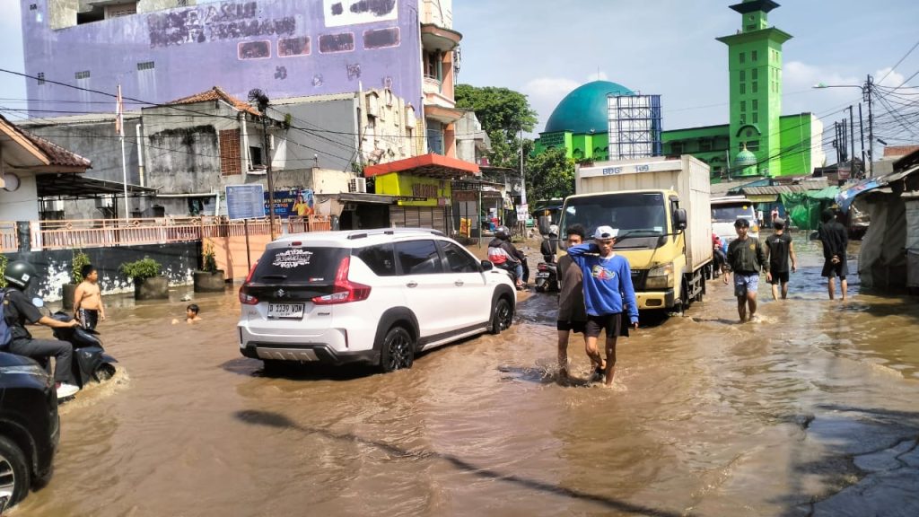 Banjir Kembali Melanda Dayeuhkolot, Lalu Lintas Terganggu