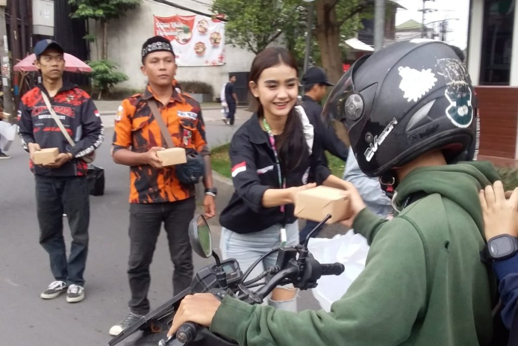 Sinergi Positif! Pemuda Pancasila Dayeuhkolot dan Forum Organisasi Berbagi di Bulan Suci