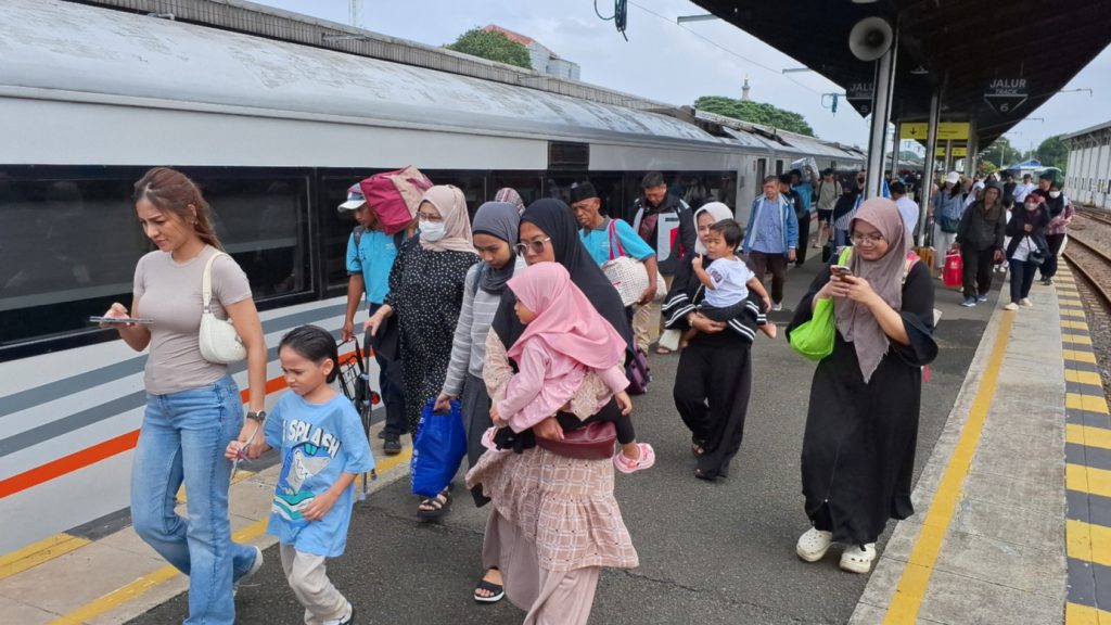 Lonjakan Penumpang Warnai Libur Panjang Waisak 2025