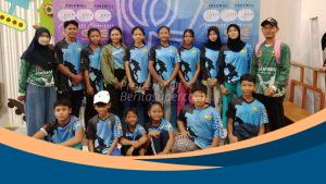 Atlet panjat tebing mengikuti lomba di GOR Singalodra Indramayu