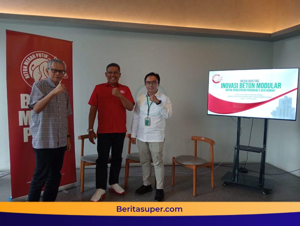 Direktur Komersial Beton Merah Putih, Akhmad Syamsudin, saat jumpa pers dukung program 3 Juta Rumah