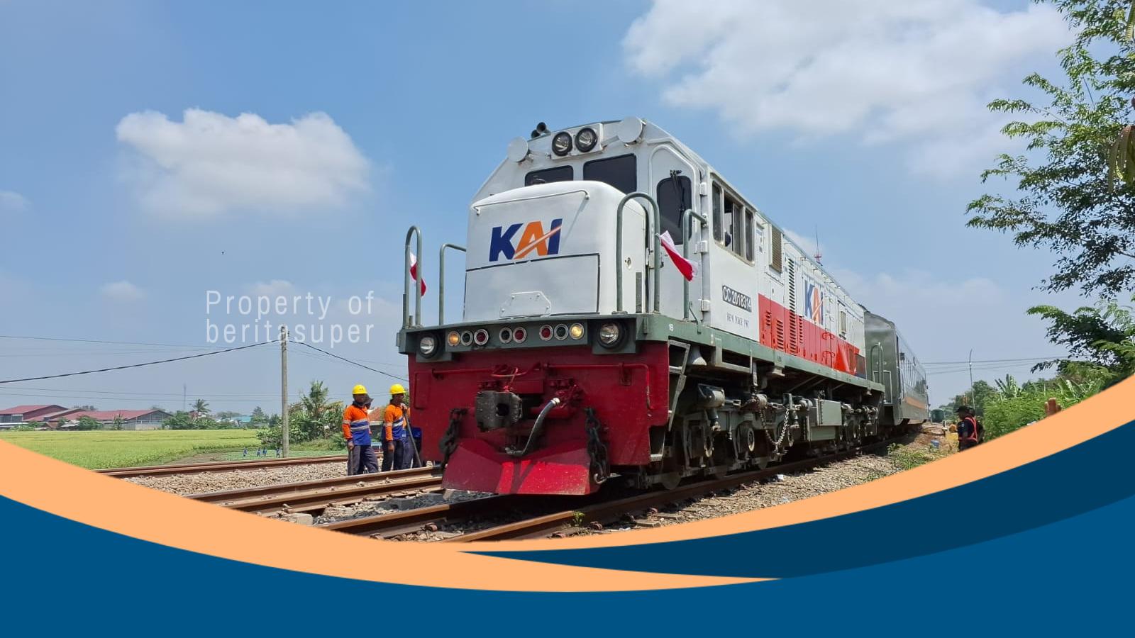 KA Argo Lawu melintas perlahan di jalur Stasiun Pegadenbaru pasca perbaikan.