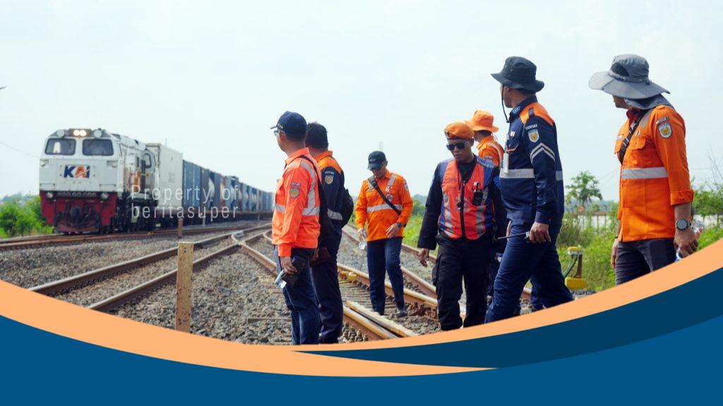 Pemeriksaan lintas jalan kaki oleh Manajemen KAI Daop 3 Cirebon