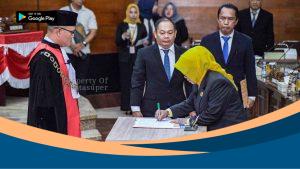 Dra. Hj. Nurhayati, M.Pd.I saat dilantik sebagai Ketua DPRD Indramayu periode 2024–2029.