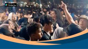 Penonton berdesakan di pintu masuk Story Indramayu Fest 2025