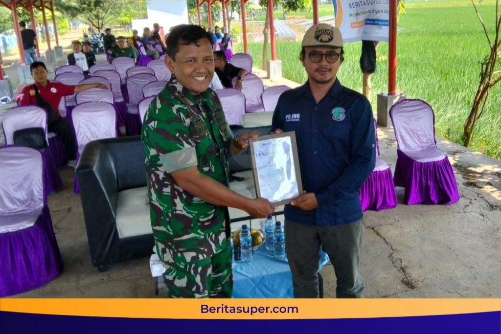 Beritasuper.com Berikan Penghargaan Anugerah Inspirasi untuk Forkopimda Indramayu