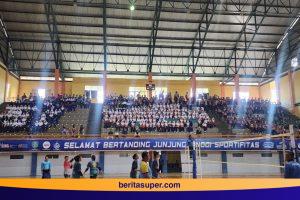 Siswa SMP Indramayu menonton Bupati Cup saat jam sekolah