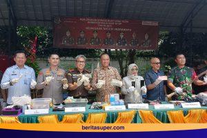 Kejari bersama Forkompinda Indramayu musnahkan barang bukti