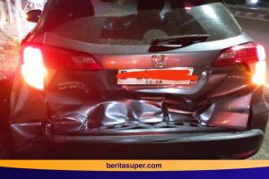 Dokumentasi mobil wartawan yang tertabrak