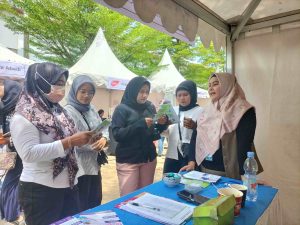 Antre di Booth PT Kanopi Insan Sejahtera pada Job Fair Indramayu. Kamis (27/11).