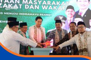 Bupati Indramayu Lucky Hakim saat mencanangkan Program Kota Wakaf di Indramayu, disaksikan perwakilan Kementerian Agama RI dan Kemenag Jabar.