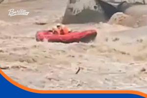 Penampakan Perahu karet mahasiswa Polindra terbalik di Bendung Karet Bangkir