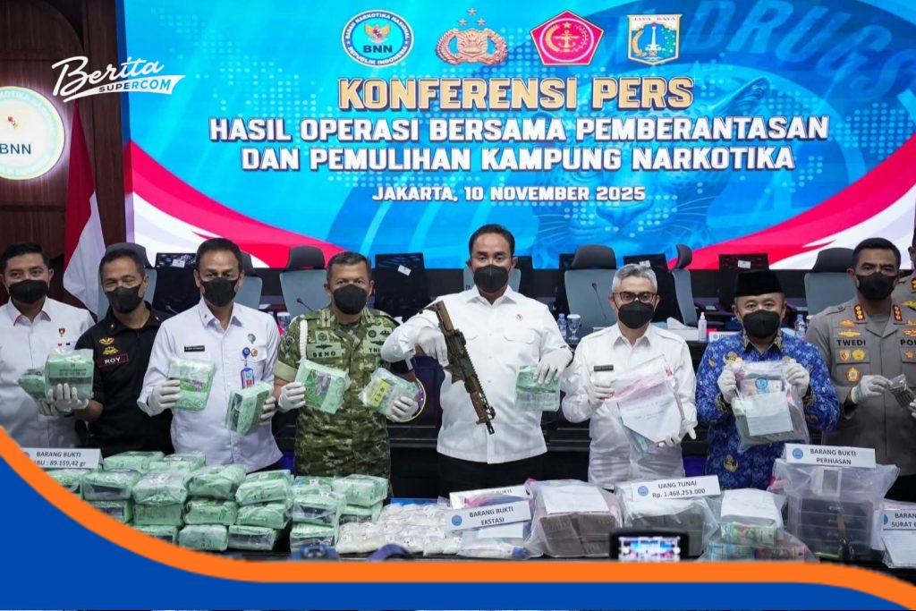 Operasi Gabungan BNN, Polri, TNI, dan Pemda Tangkap 1.259 Orang di Kampung Narkoba Kepala BNN RI Komjen Pol Suyudi Ario Seto menyampaikan hasil Operasi Bersama Pemberantasan dan Pemulihan Kampung Narkoba dalam konferensi pers di Jakarta, Senin (10/11/2025).
