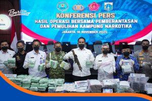 Kepala BNN RI Komjen Pol Suyudi Ario Seto menyampaikan hasil Operasi Bersama Pemberantasan dan Pemulihan Kampung Narkoba dalam konferensi pers di Jakarta, Senin (10/11/2025).