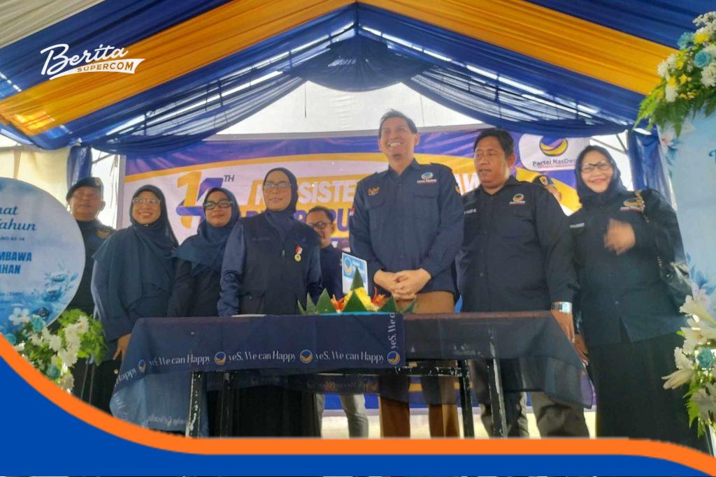 Foto bersama pengurus dan kader Partai NasDem Indramayu pada HUT ke-14.