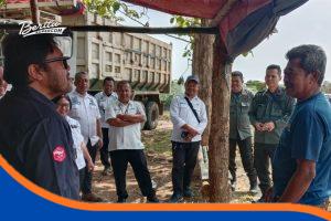 Ono surono sast tinjuan di lokasi tambang ilegal di mekar waru gantar Indramayu.