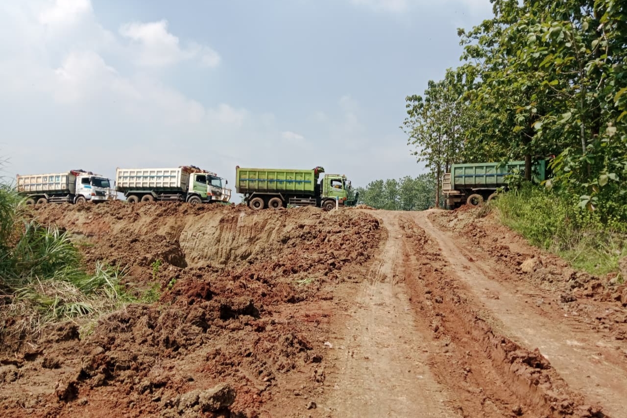 Lokasi tambang ilegal di mekar waru gantar.