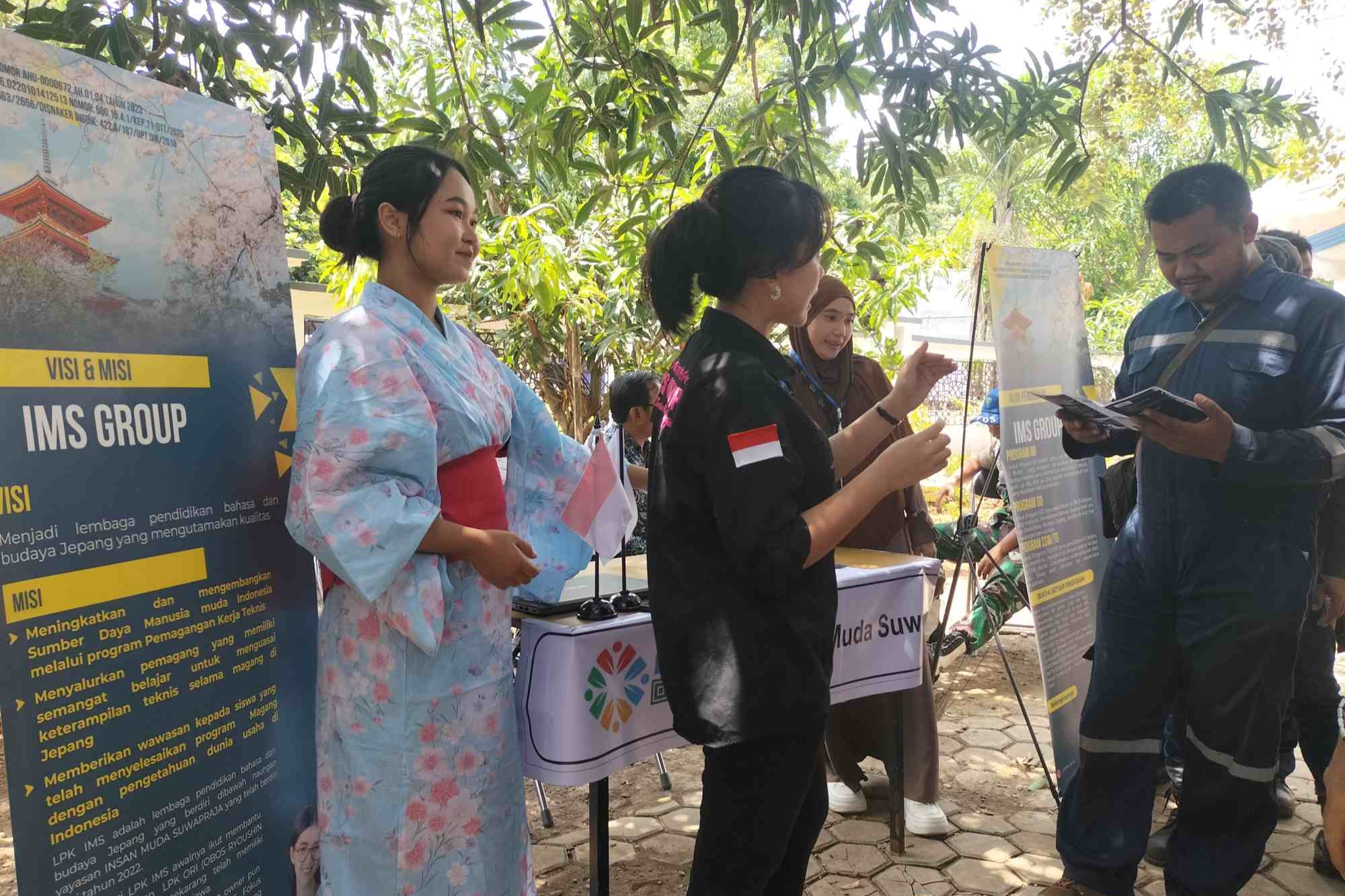 foto stand lpk ims grup di job fair indramayu. Kamis 27/11.