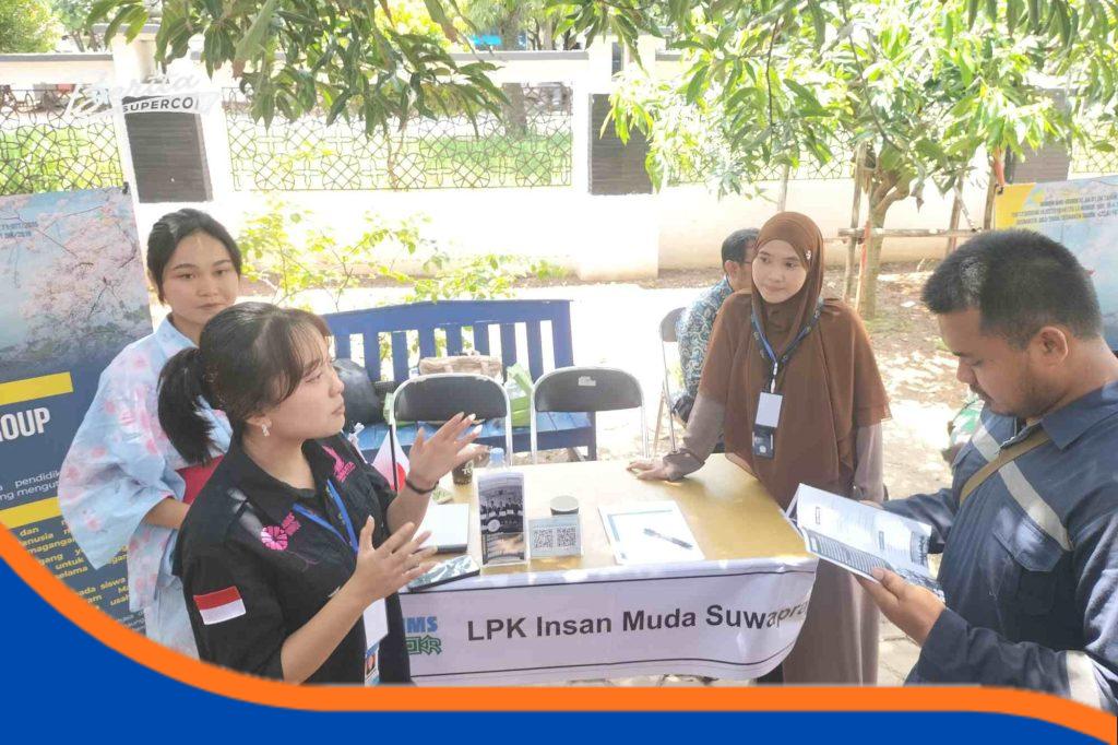 foto stand lpk ims grup di job fair indramayu. Kamis 27/11.