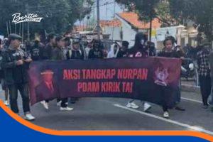 Potret aksi masa tangkap dirut PDAM Indramayu.