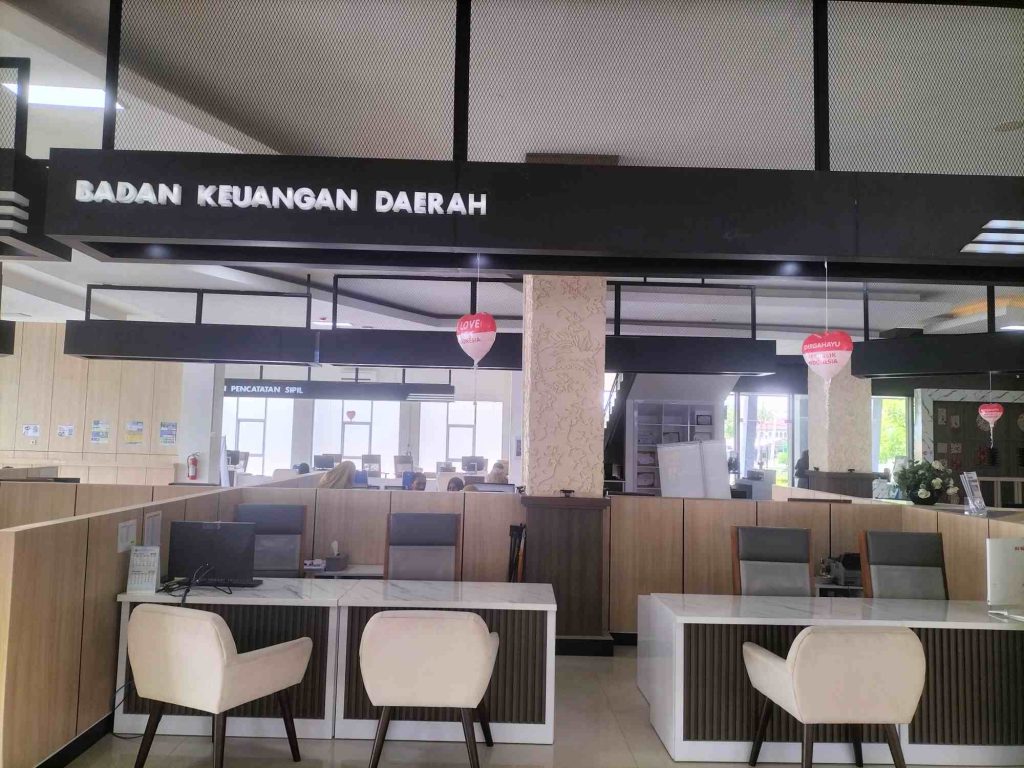 Loket Layanan BKD terpantau loket yang tidak aktif, sarana penunjang seperti spanduk informasi, banner layanan, dan petunjuk publik juga tidak terpasang sama sekali.