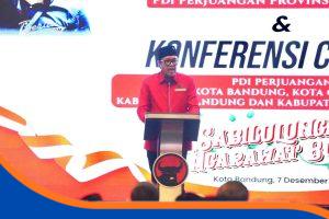 Foto Ono Surono saat mengucapkan pidato setelah terpilih kembali sebagai Ketua DPD PDIP Jawa Barat di Konferensi Daerah Bandung, Minggu (7/12/2025).