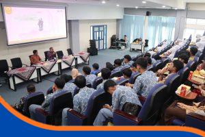 Foto: Siswa kelas XII MAN 1 Indramayu beserta guru pendamping saat mengikuti pemaparan di auditorium Politeknik Negeri Indramayu.