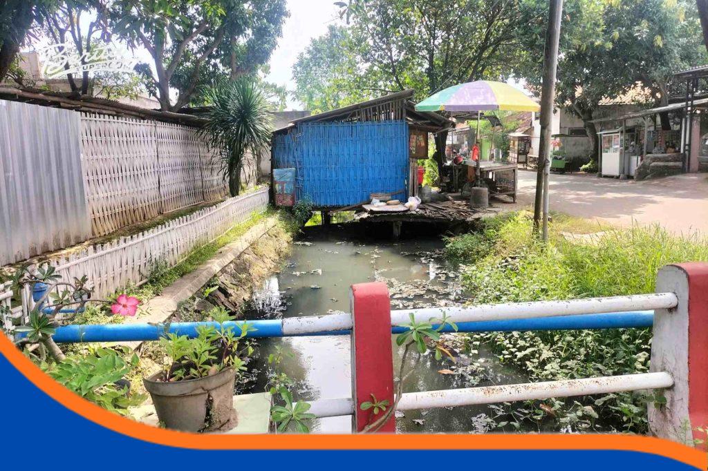 Kondisi saluran air di sepanjang Jalan Tembaga, Kelurahan Lemah Abang