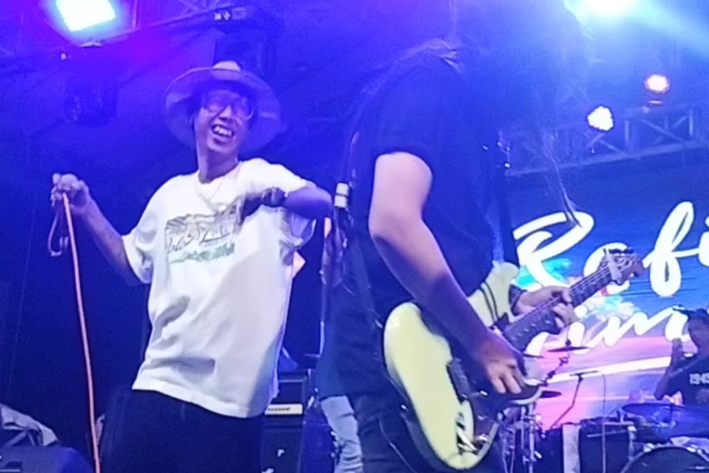 Kolaborasi Rafi Gimbal bersama Denny Frust di acara Anniversary VAC Indramayu. Sabtu 20/12