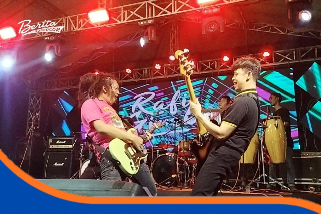 Rafi Gimbal feat Denny Frust Tampil Spesial di Malam Puncak Anniversary VAC Indramayu Foto Penampilan Rafi Gimbal Malam Puncak anniversary VAC Indramayu.