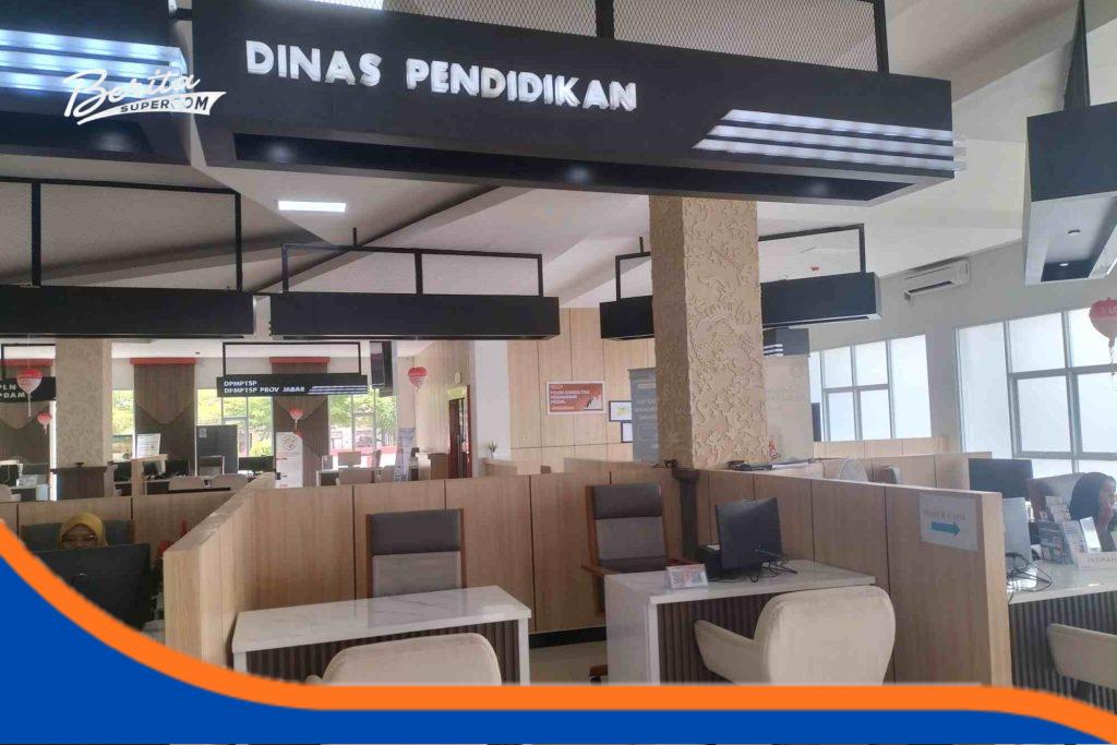 Loket Layanan Dinas pendidikan terpantau loket yang tidak aktif, sarana penunjang seperti spanduk informasi, banner layanan, dan petunjuk publik juga tidak terpasang sama sekali.