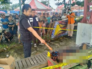 Unit Inafis Polres Indramayu tiba di lokasi. Petugas melakukan langkah penanganan termasuk pengamanan TKP. Minggu (4/1).