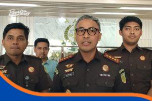 Muhammad Fadlan dalam konferensi pers di kejaksaan Indramayu