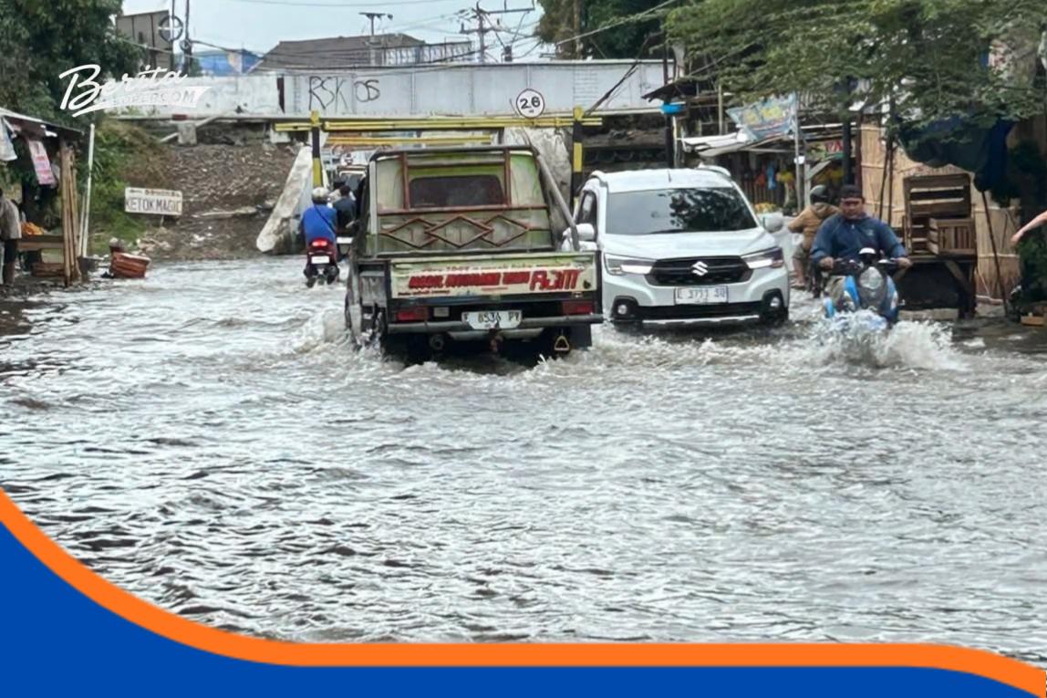 Suasana genangan air di wilayah terowongan kereta Jatibarang