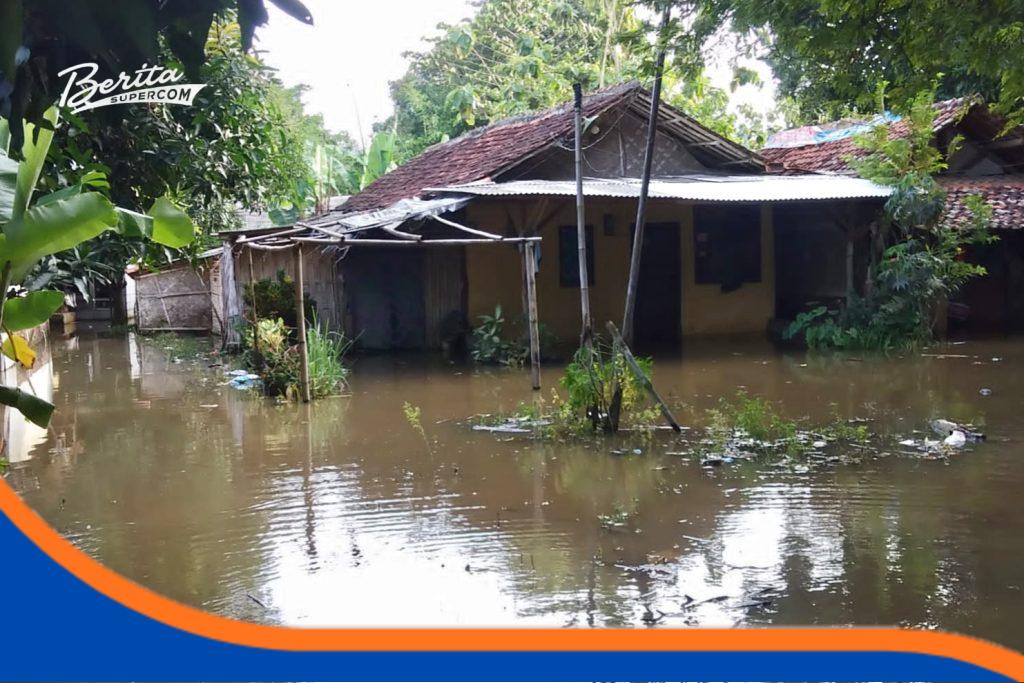 Genangan banjir merendam permukiman warga di Blok Gejleg Desa Ujungaris Kecamatan Widasari Indramayu