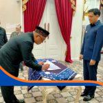 Penandatanganan kontrak kinerja dilakukan di Pendopo Indramayu, Rabu, 21 Januari 2026.