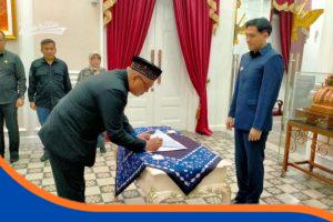 Penandatanganan kontrak kinerja dilakukan di Pendopo Indramayu, Rabu, 21 Januari 2026.
