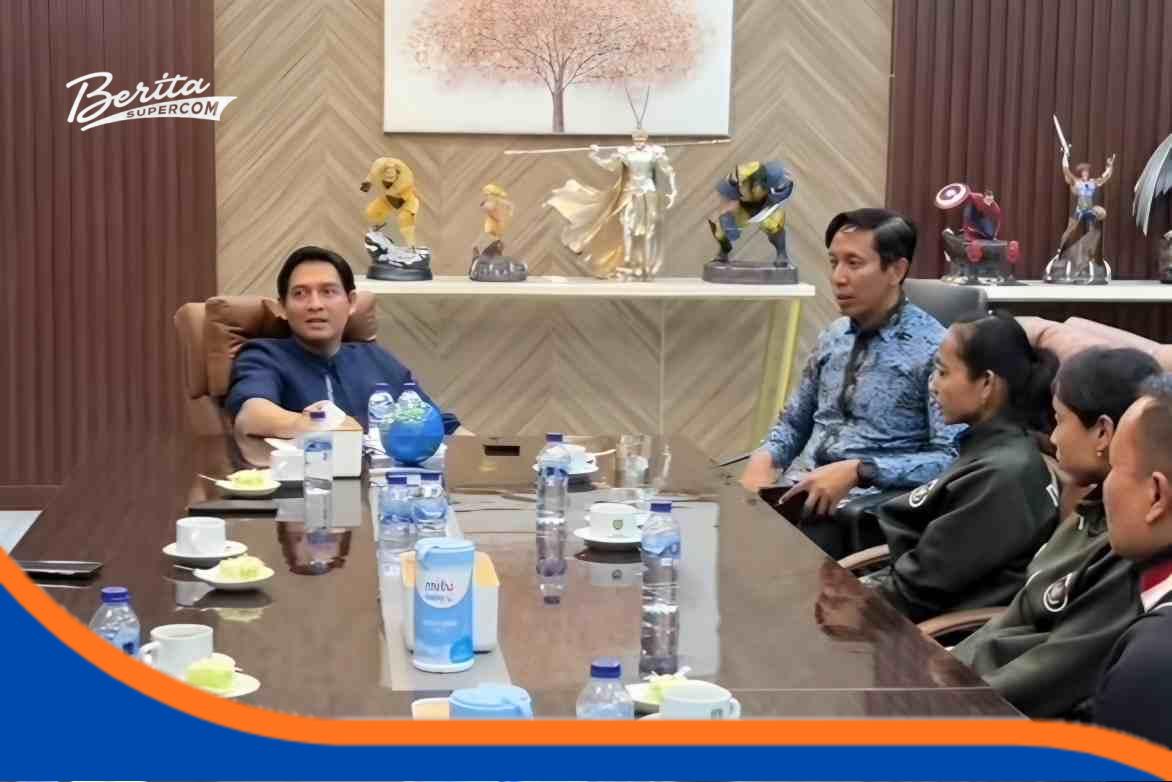Dokumentasi saat Bupati Indramayu Lucky Hakim menerima kunjungan Atlet Sepak Takraw asal Kecamatan Tukdana, Lena-Leni, di Pendopo Indramayu.