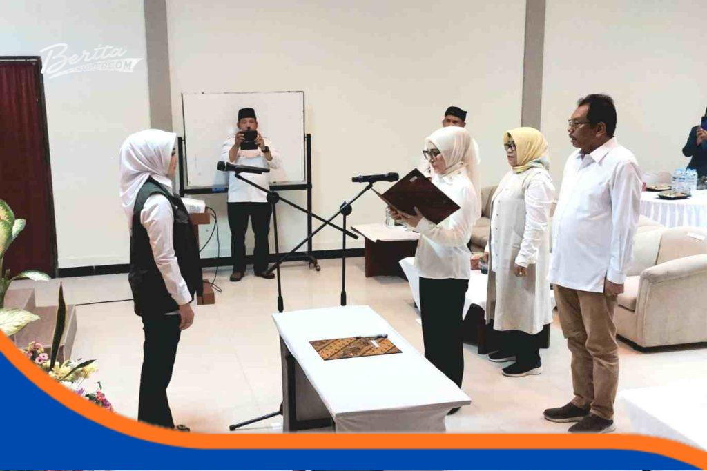 Atalia Praratia mengukuhkan Ridha Triana sebagai Ketua DPC Jabar Bergerak Indramayu di Ballroom Hotel Trisula