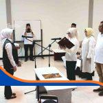Atalia Praratia mengukuhkan Ridha Triana sebagai Ketua DPC Jabar Bergerak Indramayu di Ballroom Hotel Trisula