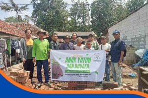 Perkumpulan Wartawan GEPLAK, Salurkan Bantuan Kakek Tamas, Kecamatan Arahan Indramayu