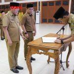 Sekda Kabupaten Bandung Cakra Amiyana memimpin sertijab Pejabat Tinggi Pratama di Gedung Moch Toha Bandung