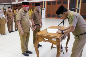 Sekda Kabupaten Bandung Cakra Amiyana memimpin sertijab Pejabat Tinggi Pratama di Gedung Moch Toha Bandung