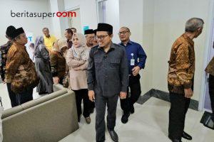 Komisi II DPRD Indramayu saat kunjungan kerja ke RS Mitra Plumbon Widasari meninjau layanan kesehatan lansia dan pasien tanpa BPJS.