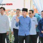 Wakil Presiden RI Gibran Rakabuming Raka didampingi Bupati Bandung Dadang Supriatna saat memperkenalkan AI dan robotik kepada siswa SMP Plus Muthahhari Rancaekek, Kabupaten Bandung, Rabu (4/3/2026).
