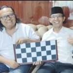 Lomba catur antar wartawan dalam agenda Syawalan di Aula Diskominfo.