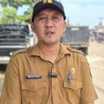 Pemkab Indramayu Rencanakan Betonisasi Jalan Cikedung–Terisi Plt Kepala Dinas PUPR Indramayu Maulana Malik meninjau lokasi rencana betonisasi jalan di depan Stasiun Terisi Kecamatan Terisi