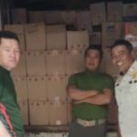 Mobil box berisi ribuan botol miras hasil razia Satpol PP Indramayu di wilayah Kedokan Bunder.
