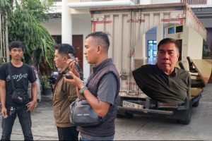 Mobil Boks Pembawa Ribuan Botol Miras yang Sempat Diamankan Satpol PP Indramayu